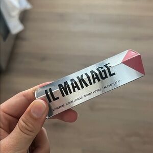 IL MAKIAGE Shade PDA - LIP SERVICE LIP GLOSS Hi-Shine Lip Color NWT